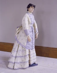 Livlig klänning av varptryckt alpacka, c.1872-4