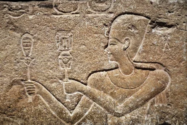 Caesarion ger offer till Horus och Isis, detalj, mitten av 1:a århundradet f.Kr