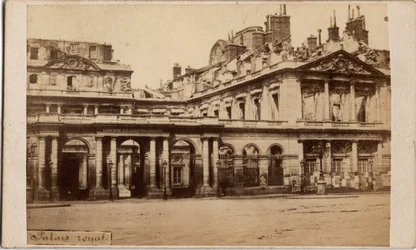 Paris kommun (1871): utsikt över Palais-Royal efter branden i maj 1871. Anonym fotografering. Tryck på kartong Dim. 10x6,9 cm