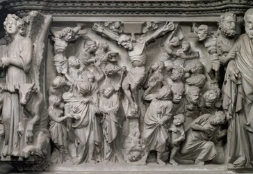 Korsfästelsescen: detalj av relief från toppen av den sexkantiga predikstolen designad av Giovanni Pisano (1245-1329), ca 1297 (marmor) (detalj av 77020)
