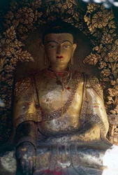 Krypt med staty av Buddha, Swayambhunath (aptemplet), Kathmandu Valley (Unescos världsarvslista