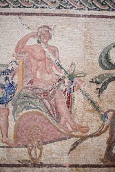 Detalj av Dionysos triumf - gudens återkomst från en militärexpedition till Indien - Dionysos sittande på en vagn dragen av två pantrar - Paphos mosaiker, Dionysos hus, slutet av 2:a århundradet e.Kr. - Slutet av 2:a århundradet e.Kr. -Cypern – Triumfen