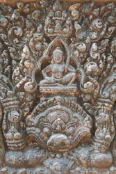 Detalj av en överliggare med figuren av möjligen Indra på Kala, Baphuon-stil