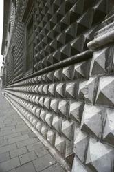Detalj av fasaden på Palazzo dei Diamanti, Ferrara, Italien (foto)