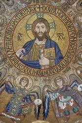 Tvärskeppets kupol: mosaik "Välsignelse Kristus Pantokrator mellan änglar och ärkeänglar", XII-talet, Palatinska kapellet, Kungliga palatset eller Palazzo dei Normanni (Normandernas palats), Palermo, Sicilien, Italien (foto)