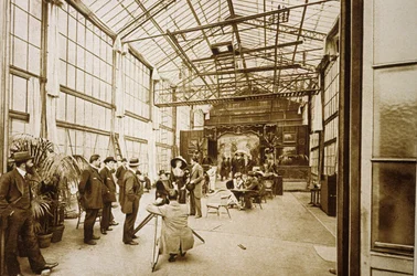 Filminspelning i Studio de Montreuil (nära Paris, Melies ateljé) ca 1900
