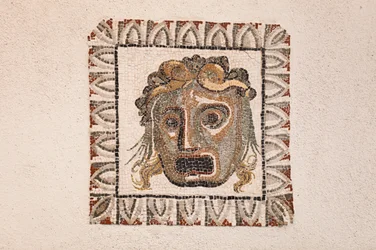 Golvmosaik från 1:a århundradet f.Kr. föreställande en Dionysosmask, från en romersk villa nära Via Ruffinella i Rom, Roms nationalmuseum (Museo Nazionale Romano), Rom, Italien