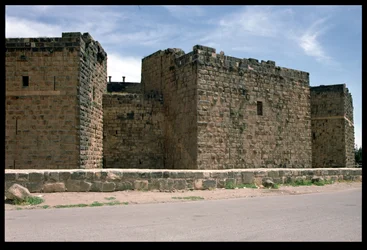 Fästningsmur, ca 1100-1200-talet (foto)