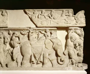 GR.1-1835 Triumphal Return of Dionysos, detalj som visar en elefant, sarkofagrelief, grekiskt, 2:a århundradet (marmor)