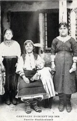 Grekland, Makedoine: porträtt av en makedonsk familj - Vykort 1914-1918