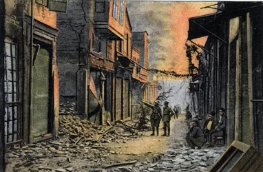 Grekland, Saloniki (eller Thessaloniki): utsikt över Tunsky Street delvis förstörd, troligen efter branden 1917 - Vykort 1914-1918