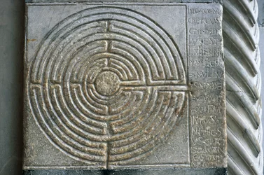 Labyrint på portiken av katedralen, Cathedral of St Martin