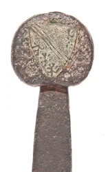 Senmedeltida bredsvärd, med tidigare vikingablad och bärande vapen från familjen De Bohun, Earls of Hereford och Essex, 11-1400-talet