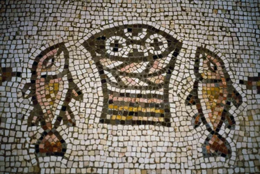 Bröd och fisk, mosaik i förökningskyrkan, 300-talet, Tabgha, Israel