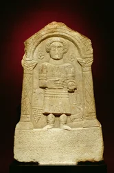 Begravningsstele i marmor, med grekisk inskription, romersk, 300-talet f.Kr