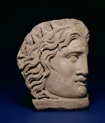 Mask of Helios, Hörnmask från ett sarkofaglock, romersk, 400-talet (marmor)