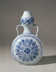 Ming blå och vit pilgrimsflaska, Hsuan Te mark (1426-35)