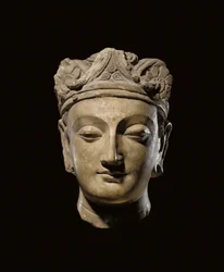 Monumental Gandharan Head of a Bodhisattva, 2:a-3:e århundradet