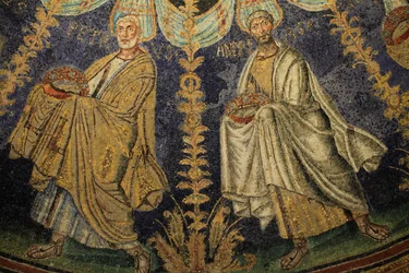 Mosaik av taket i Baptistery of Neon. Detalj av processionen av de tolv apostlarna som fortsätter runt mittmosaiken i två riktningar, som slutar med att Sankt Peter möter Sankt Paulus. 500-talet, Ravenna, Italien. Registrerad som UNESCO World Heri