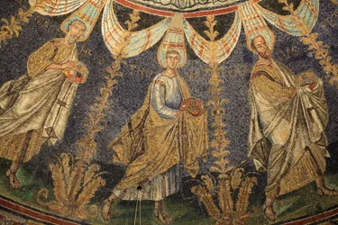 Mosaik av taket i Baptistery of Neon. Sankt Paulus och Sankt Peter. Detalj av processionen av de tolv apostlarna som fortsätter runt mittmosaiken i två riktningar, som slutar med att Sankt Peter möter Sankt Paulus. 500-talet, Ravenna, Italien. Reg