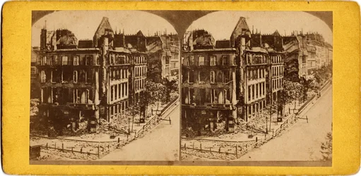 Paris kommun (1871): utsikt över Paris i ruiner. Anonym fotografering. Skriv ut på kartong. Dämpa. 17,5x6,9 cm