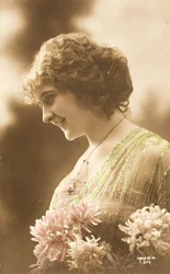 Gammalt vykort/Woman Belle Epoque