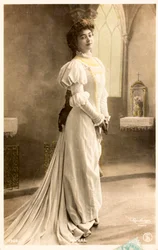 Gammalt vykort/Yvonne Dubel (1881-1958)/Skådespelerska
