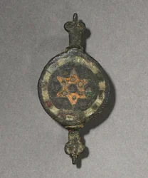 Prydnadsbrosch, c.100-300