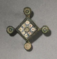 Prydnadsbrosch, c.100-300