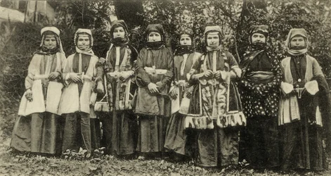 Ossetiska kvinnor i traditionell dräkt Minoritetsgrupp i Sovjetunionen
