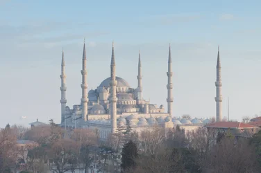 Panoramautsikt över den blå moskén strax före solnedgången, Istanbul, Turkiet (foto)
