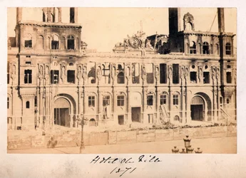 Paris Commune (1871): utsikt över Hotel de Ville efter branden i maj 1871. Anonym fotografering. Tryck på kartong Dim. 15x10 cm