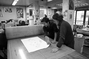 Pascal Gauvard, medgrundare av Pasnic gravyrverkstad, Annie-Paule Thorel, fransk målare. Upptäckt från gravyr efter tryckning. Pasnic gravyrverkstad i Paris 2009.