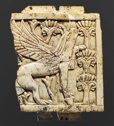 Plåt som föreställer en Griffin, Nimrud, Mesopotamien, 800-700-talet f.Kr.