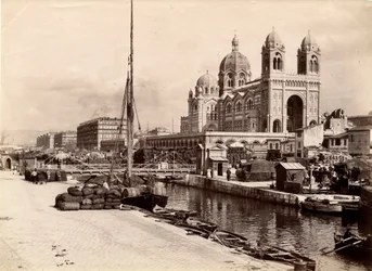 Religiös arkitektur: exteriör utsikt över basilikan Cathedrale Sainte Marie Maggiore (Sainte-Marie-Maggiore), byggd mellan 1852 och 1893 enligt planerna av arkitekten Leon Vaudoyer (1803-1872). Marseille, Bouches du Rhone (13), cenotyp av tiggen