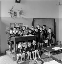 Pojkskola i Venedig, eleverna bär en blus. 1950-talet