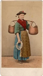 Liten metier: porträtt av en vattenbärare, Venedig. 1800-tal Tryck på kartong Dim. 10,6x6,4 cm