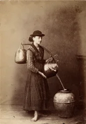 Små metier: porträtt av en vattenbärare. 1800-tal Tryck på kartong Dim. 6x8,7 cm