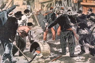 Kamp mellan bretonska grevister och polisstyrkor på en byggarbetsplats, Paris, tidigt 1900-tal (gravyr)