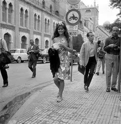 SKÅDESPELAREN CLAUDIA CARDINALE VID DEN INTERNATIONELLA FILMFESTIVALEN PÅ VENEDIG-LIDO - 1965