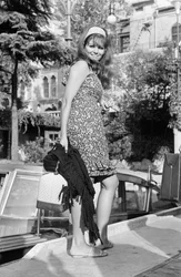 SKÅDESPELAREN CLAUDIA CARDINALE VID DEN INTERNATIONELLA FILMFESTIVALEN PÅ VENEDIG-LIDO - 1965