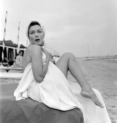 SKÅDESPELINNEN GIANNA MARIA CANALE PÅ VENICE LIDO BEACH - 1955