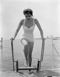 SKÅDESPELINNEN TANIA WEBER PÅ VENICE LIDO BEACH - 1952