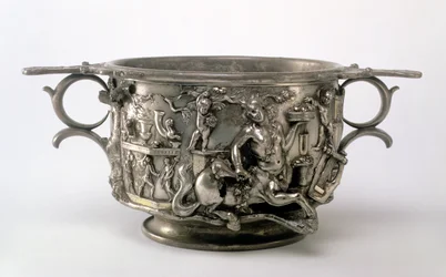 Centaur Cup, gallo-romersk, från Berthouville Treasure, ca 2:a-3:e århundradet e.Kr. (silver) (se 107979)