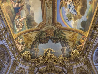 Trofeen av Diane Chasseresse, en grupp skulpterad från dörren till Galerie doree, av Francois Antoine Vasse (1681-1736), cirka 1715. Banque de France. Hotel de Toulouse, före detta hotel de la Villiere, Paris - Hotel de Toulouse, bankens huvudkontor