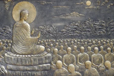 Tinh Xa Ngoc Chau buddhistiska tempel, Buddhas liv, Siddhartha Gautama, Buddha med lärjungar, undervisning, Buddha uppmanade sina första sextio Arahant-lärjungar att gå i olika riktningar för att predika läran,   Chau Doc, Vietnam, 2018 (pho