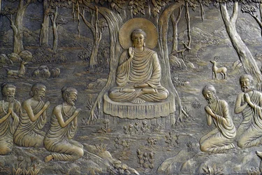 Buddhisttemplet Tinh Xa Ngoc Chau, Buddhas liv, Siddhartha Gautama, Buddha predikade sin första predikan för de fem munkarna i Deer Park i Varanasi, Chau Doc, Vietnam, 2018 (foto)