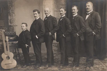 Oidentifierad Schrammel Sextett, ca 1910 (s/v foto)