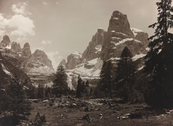 Vy över den alpina tundran Brenta Alta, i Brentagruppen