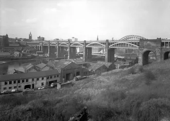 Utsikt över High Level Bridge från Gateshead, High Level Bridge, Storbritannien, april 1969 (s/v foto)